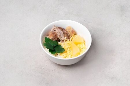 Салат с курицей и ананасами