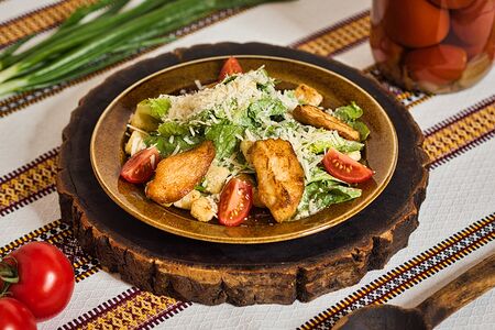 Салат Цезарь с курицей