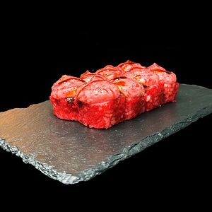 Запечённый ролл в икре с угрём