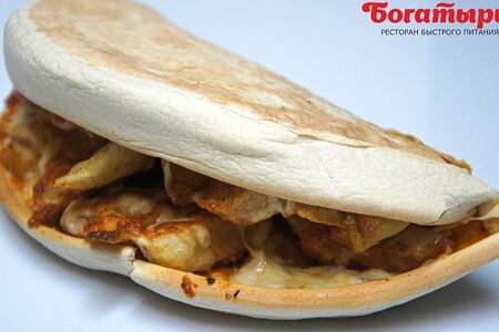 Закрытая деревенская пицца с телятиной 