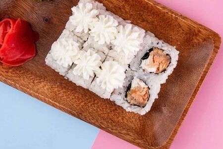 Ролл с лососем фри