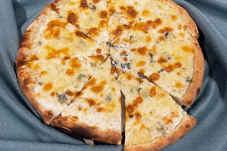 Четыре сыра большая