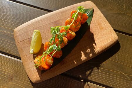 Тигровые креветки в остром соусе