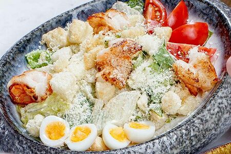 Цезарь с курицей гриль и черри