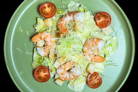 Салат Цезарь с креветкой
