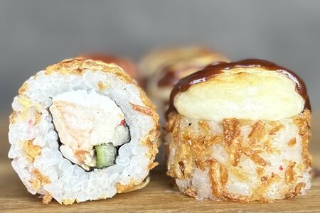 Запеченный с курицей и луком фри