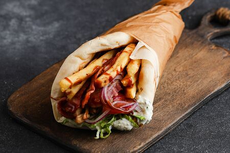 Гирос с цыплёнком и беконом