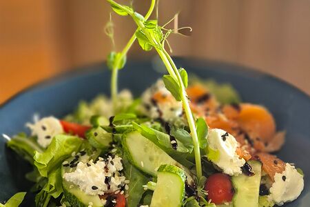 Салат с форелью