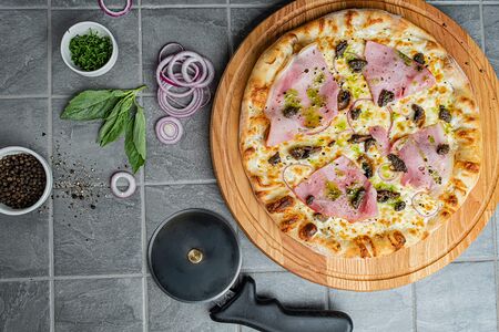 Пицца ветчина грибы с трюфельном маслом