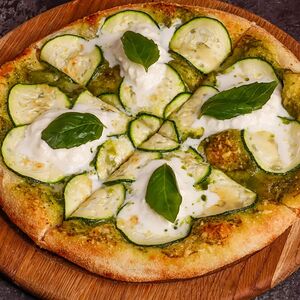 Картофельная лепешка с сыром страчателла и соусом песто