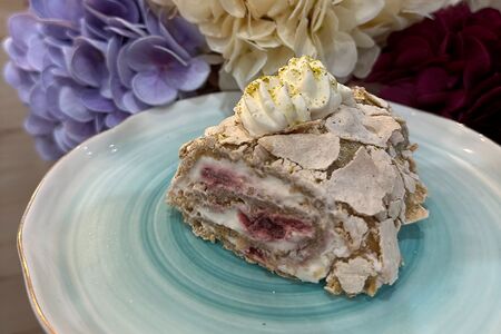 Меренговый рулет