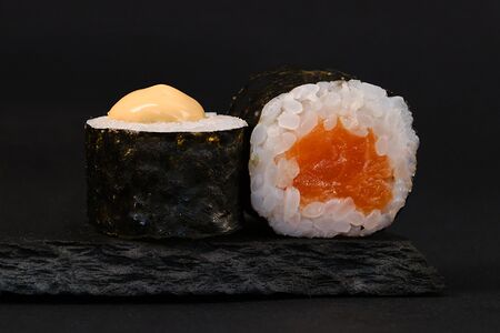 Спайси-ролл с лососем