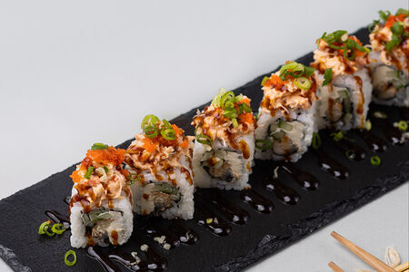 Авторский ролл с копченым угрем