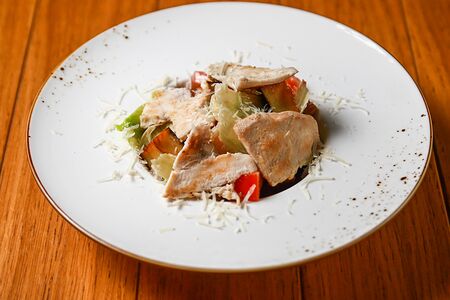 Хрустящий баклажан с руколой