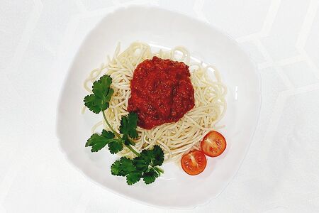 Спагетти с соусом болоньезе