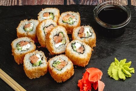 Горячий Ролл с Лососем 