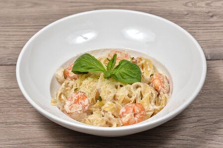 Феттуччине креветками