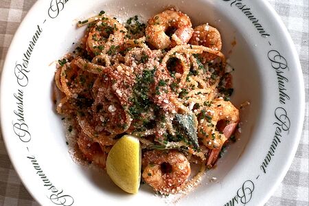 Спагетти Помодоро с креветками, шпинатом и базиликом