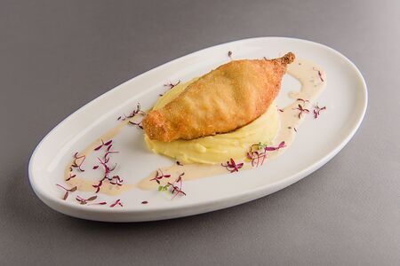 Котлета киевская с картофельным пюре и брокколи