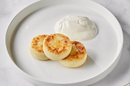 Сырники ванильные со сметаной