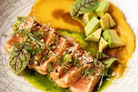 Татаки из лосося с соусом шисо