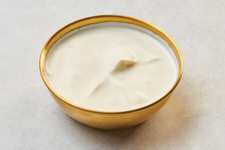 Сметана с чесноком