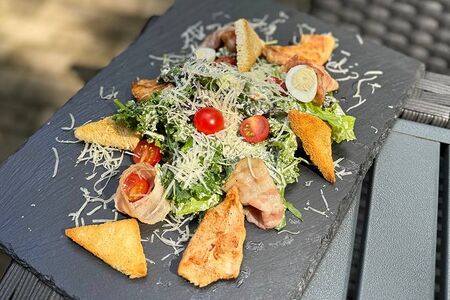 Цезарь с курицей