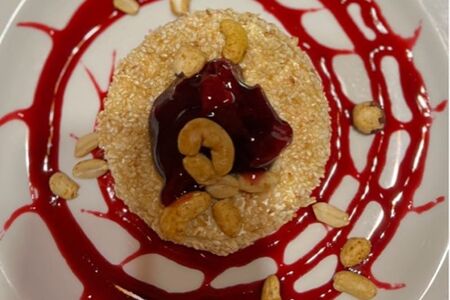 Запечённый камамбер в кунжуте