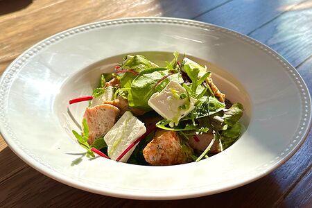 Салат с печеными овощами и индейкой