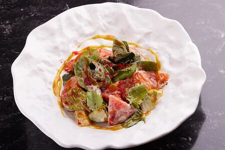 Салат из лосося в слабой соли