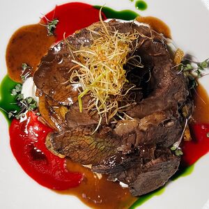 Телячьи щечки с жарехой из картофеля