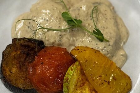 Медальоны из говядины в горчичном соусе