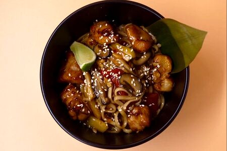 Удон с курицей и шиитаке