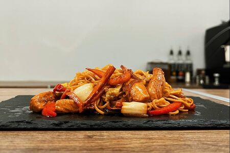 Рамен с овощами и мясом