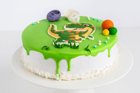 Торт Детский Дракоша творожный с клубникой