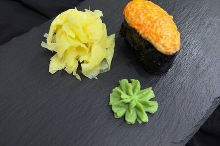 Суши Запеченные под Яки соусом (креветка)