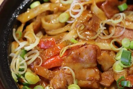 Удон с беконом и перцем