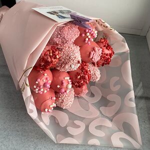 Комплимент из клубники в бельгийском шоколаде