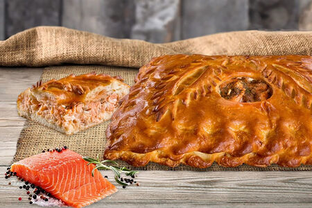 Пирог с красной рыбой