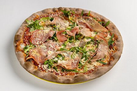 Пицца с пармой и руколой ржаная