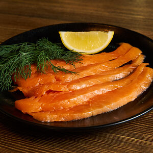 Филе лосося слабой соли с лимоном