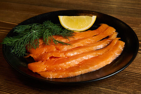 Филе лосося слабой соли с лимоном