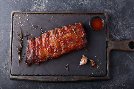 Копченые свиные ребра BBQ