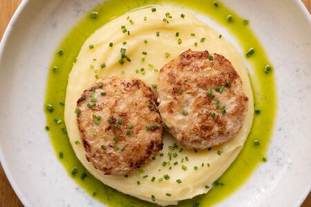 Любимые котлетки с картофельным пюре