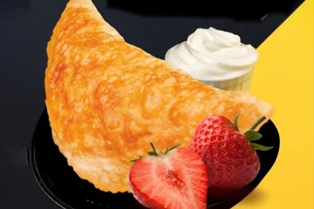 Чебурек чизкейк клубничный