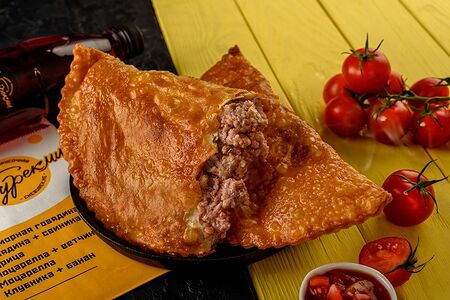 Чебурек со свининой и говядиной