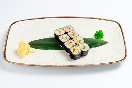 Спайси-ролл с копченым угрем и огурцом