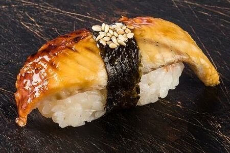 Суши с угрем