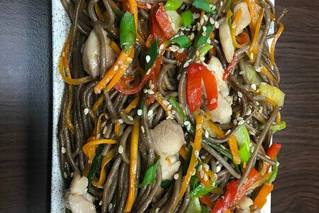 Гречневая лапша соба и курица терияки