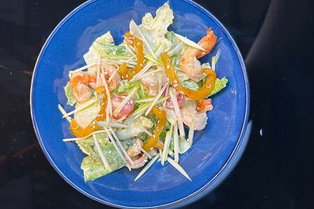 Салат с креветками